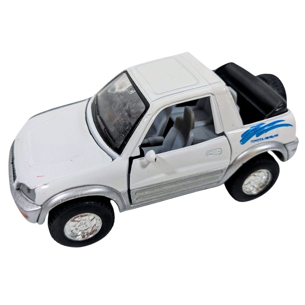 Kinsmart Toyota RAV4 Cabriolet 1:32 Diecast Opening Doors Pull Back SUV